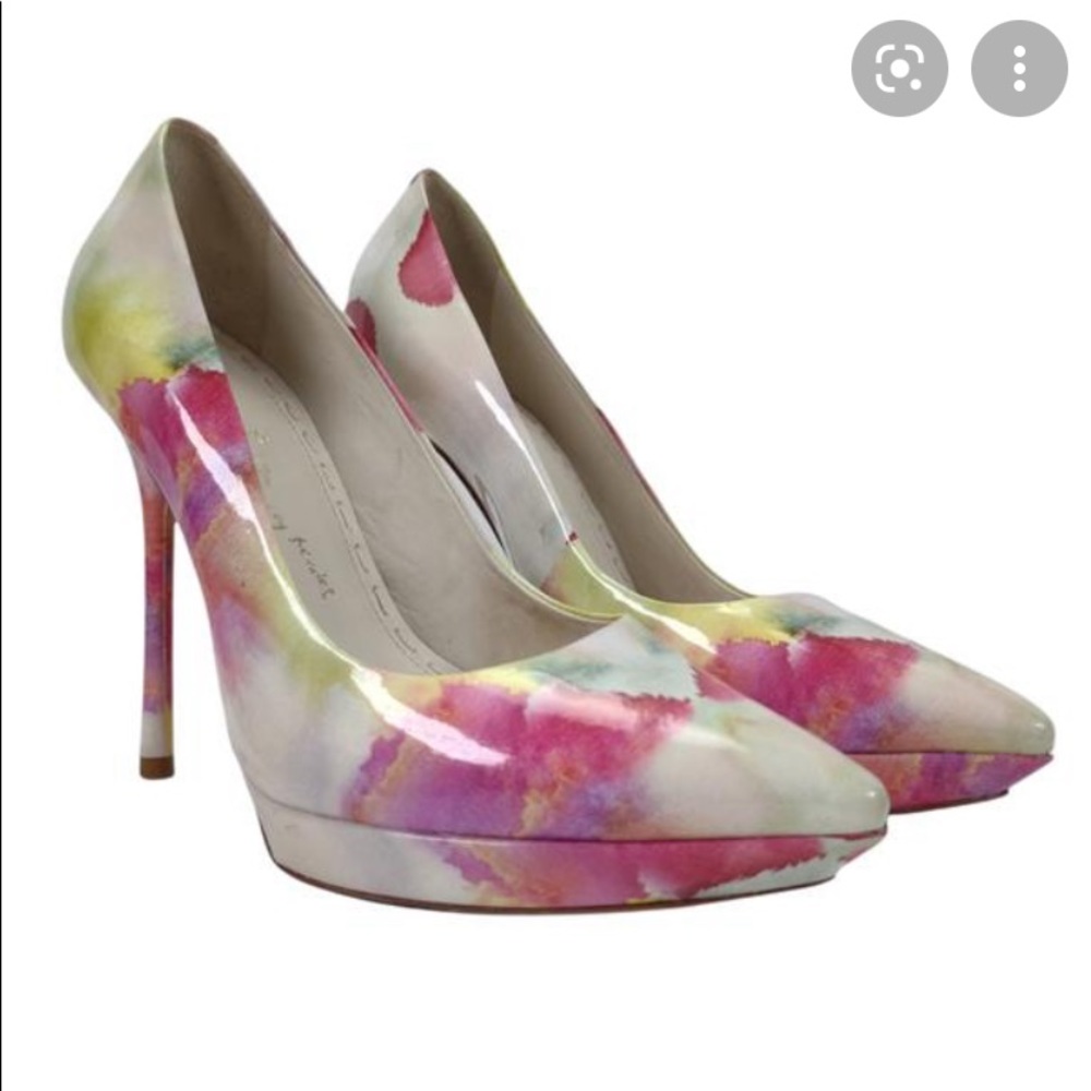 Alice + Olivia watercolor platform pump